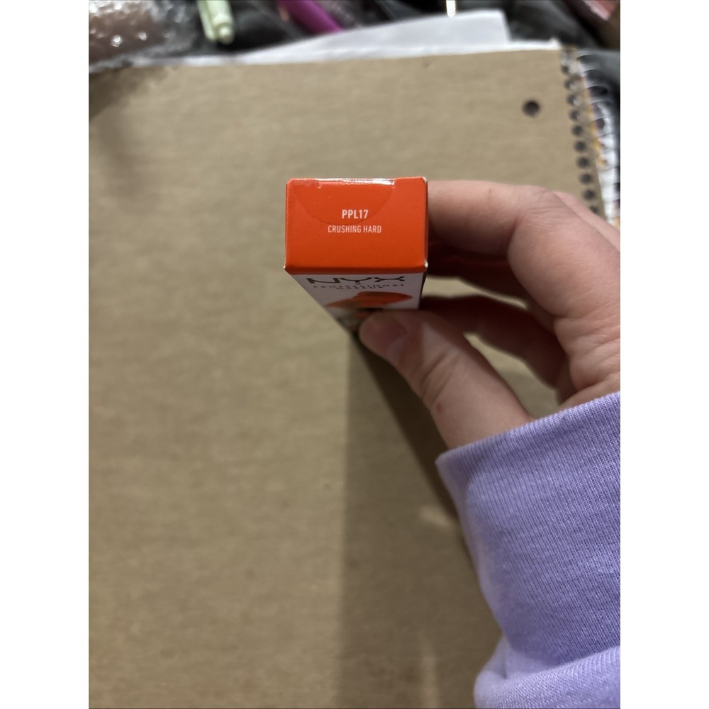 NYX powder Puff‎ Lippie Ppl17 Crushing Hard - Picture 4 of 4